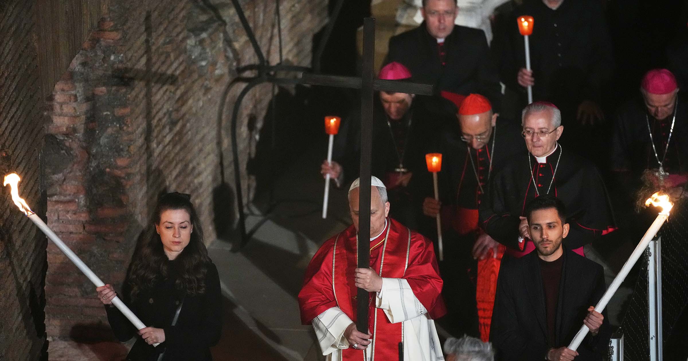 Pope Leo XIV carries cross for full Good Friday procession, the first
